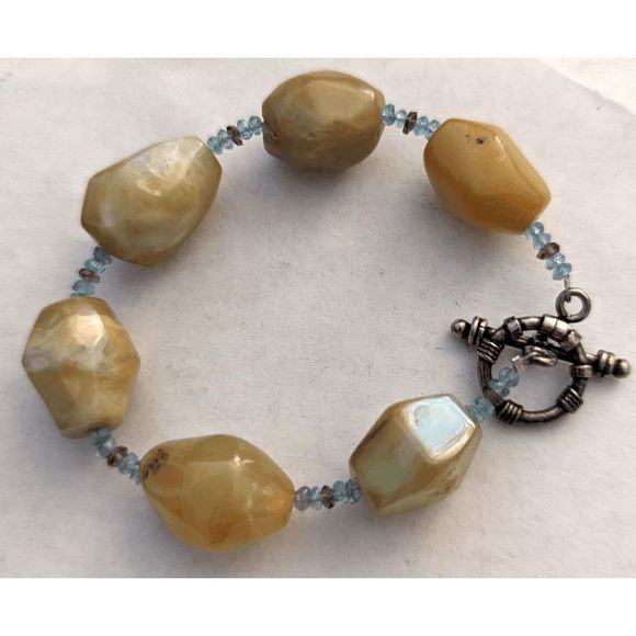 Hand-crafted honey-tone natural stone? bracelet 8" blue beads - Picture 1 of 4
